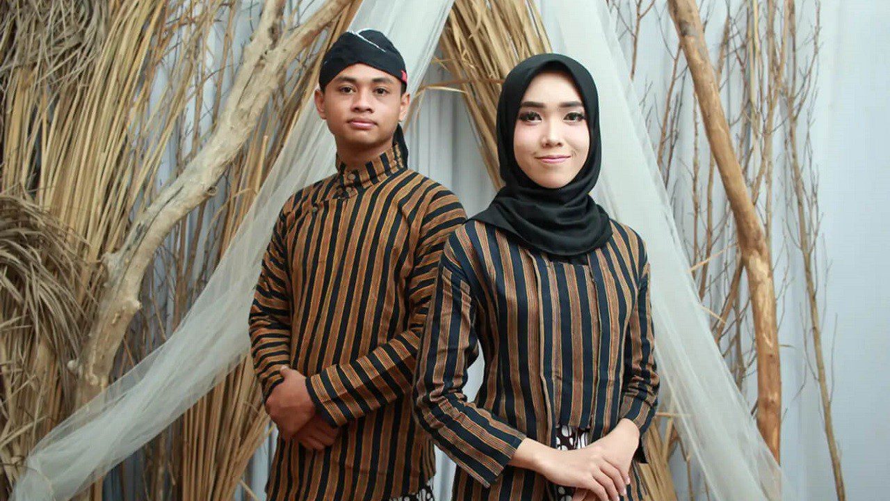 Mengenai adat jawa dan baju