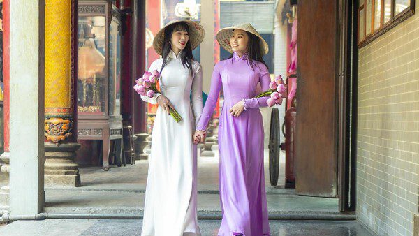 Baju adat vietnam yang terlihat cantik